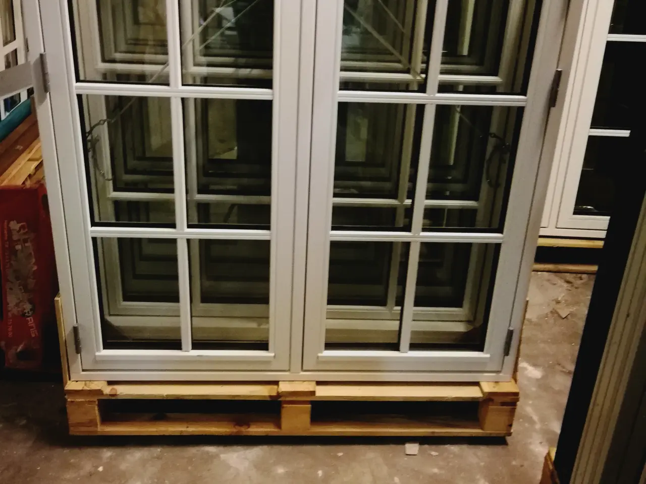 Billede 1 - 1 STK NY BONDEHUSVINDUE 119x119, 3300