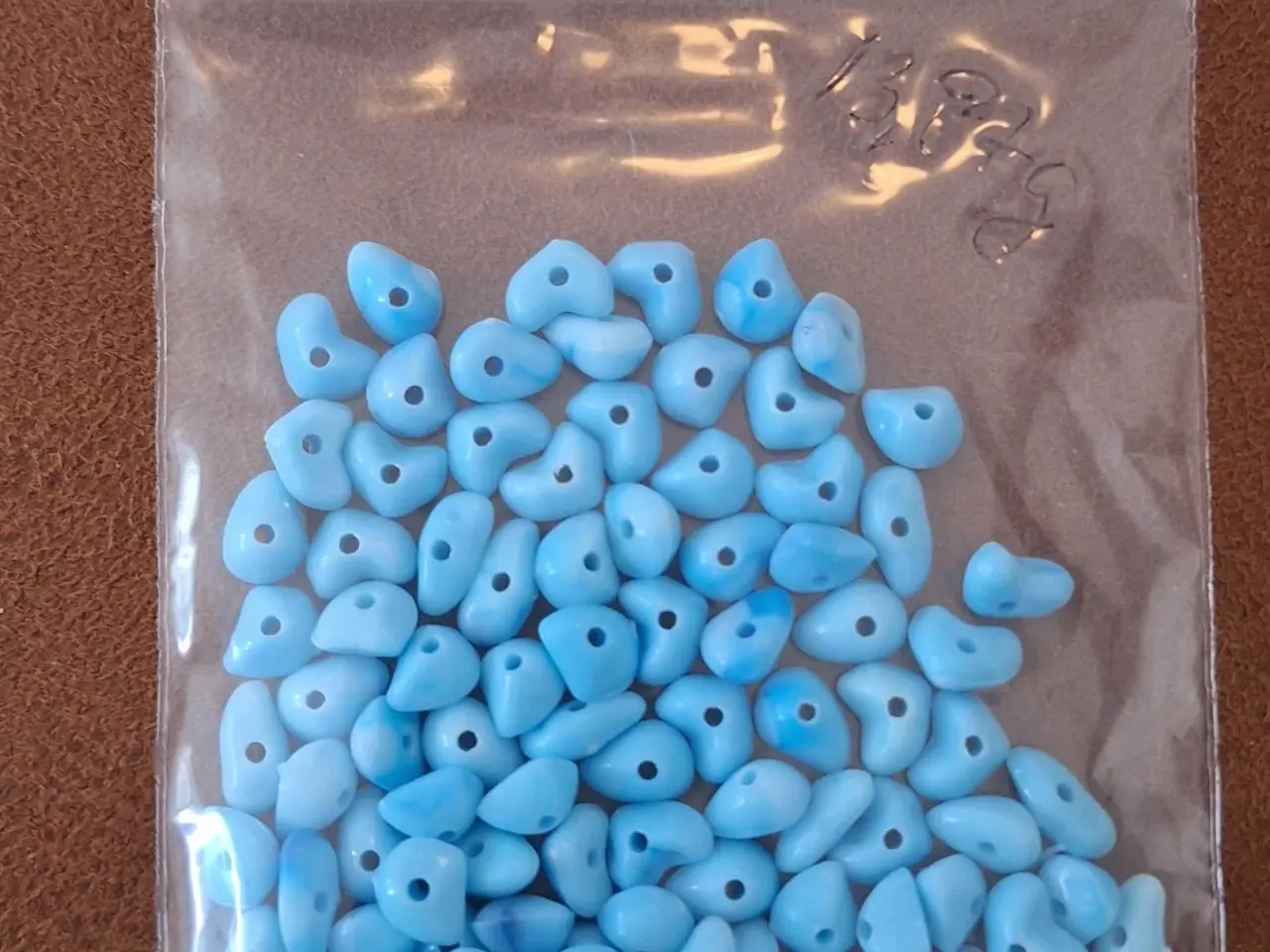 Billede 1 - Lyseblå perler 