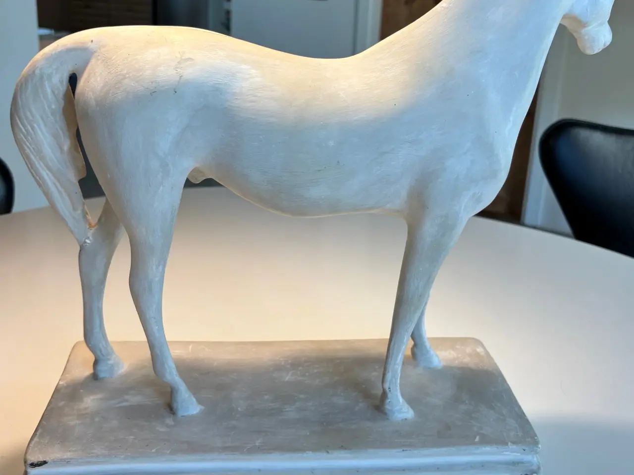 Billede 3 - Stor statue af flot hest udført i gips
