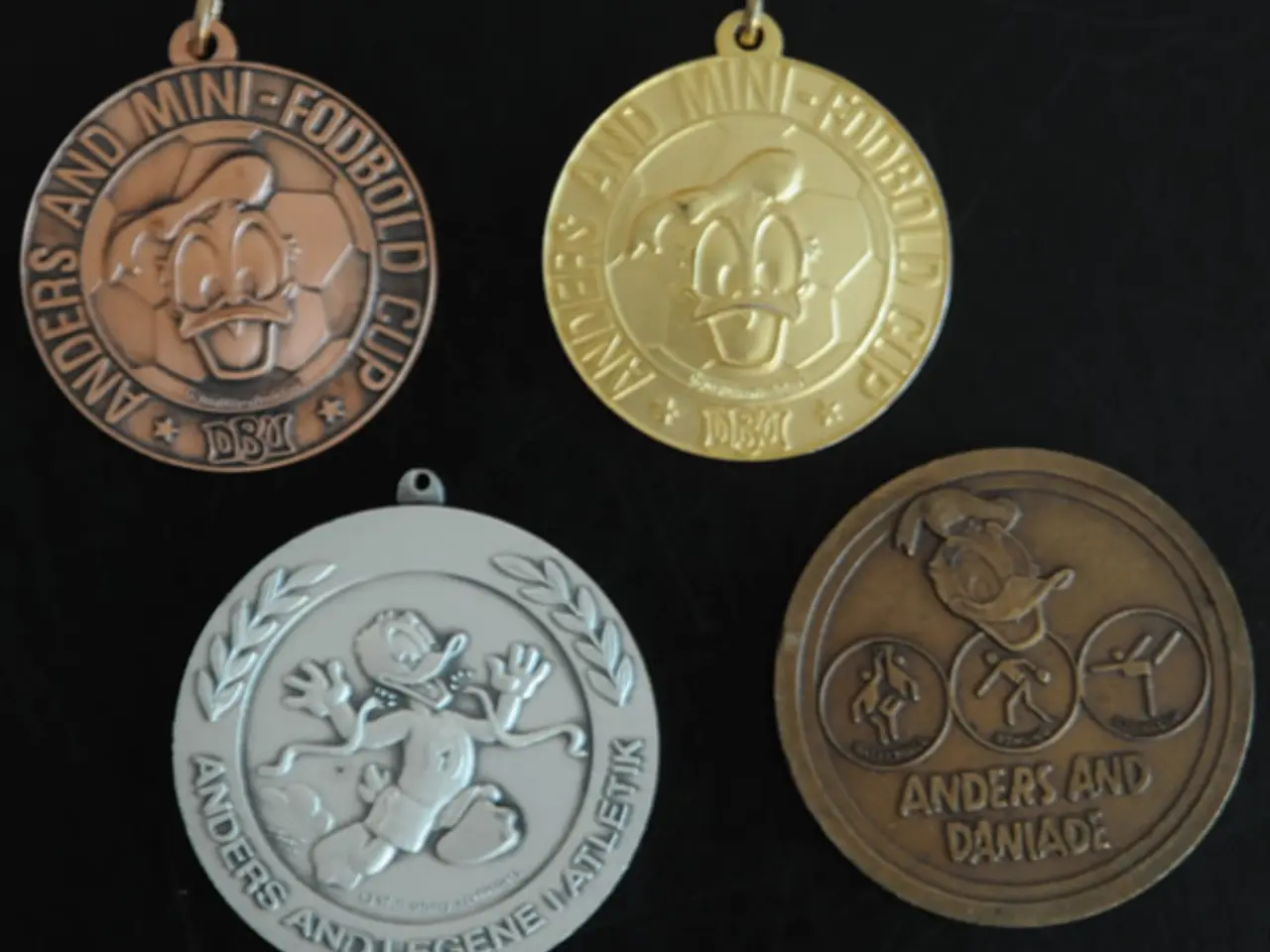 Billede 1 - Anders And medaljer KØBES