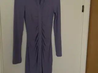 H&M hverdagskjole til damer i størrelse XS.