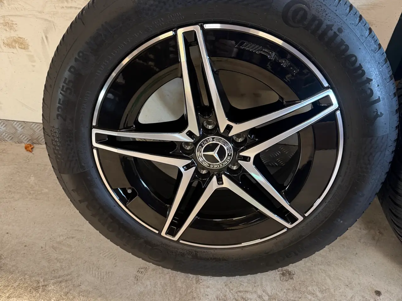 Billede 2 - Originale 18” Mercedes fælge med Continental helår
