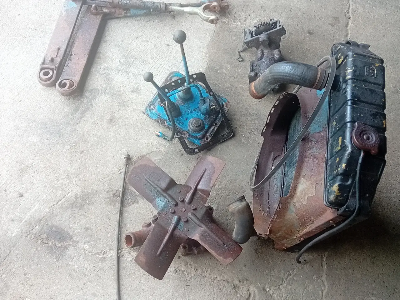 Billede 2 - Ford 3000 dele