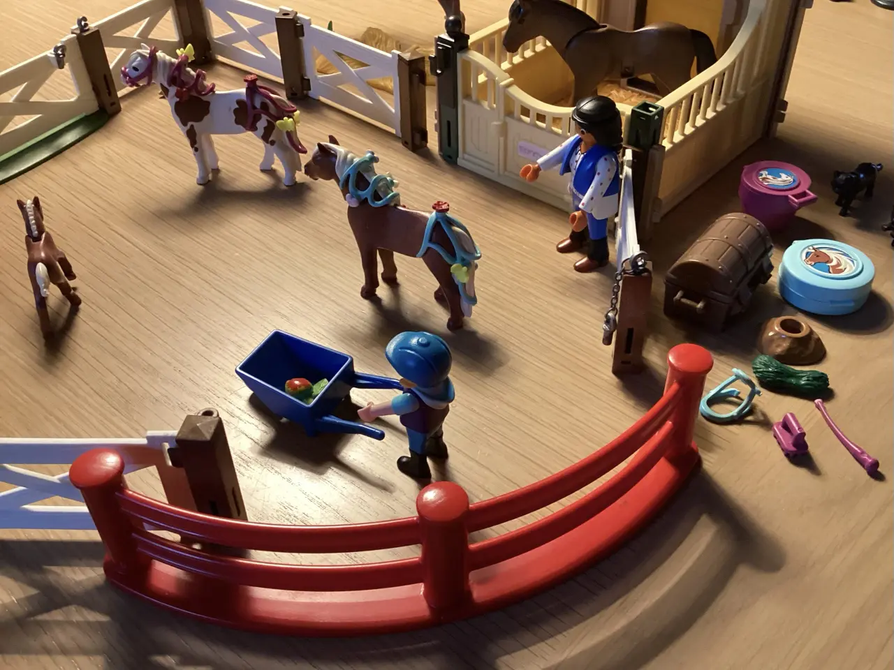Billede 4 - Lidt fra en rideskole i Playmobil