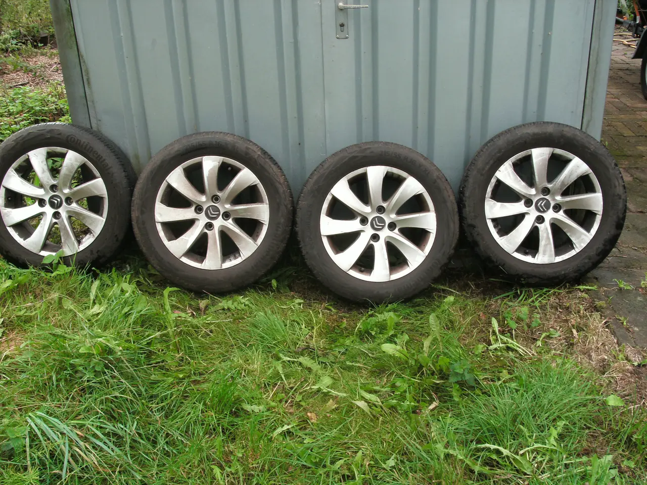 Billede 3 - 215/55 R16 dæk med alu fælge