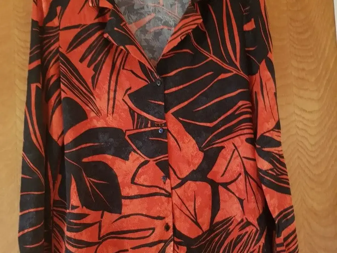 Billede 1 - Ny skjortebluse