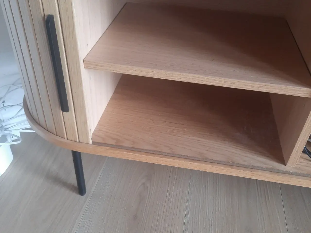 Billede 4 - Flot egetræ s skænk.