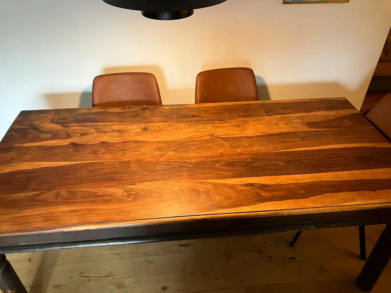Billede 2 - Massivt spisebord i træ – 200 x 90 cm