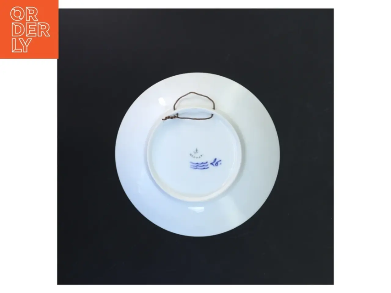 Billede 3 - Platte med kongeligt motiv fra Royal Copenhagen (str. Ø 18 cm)