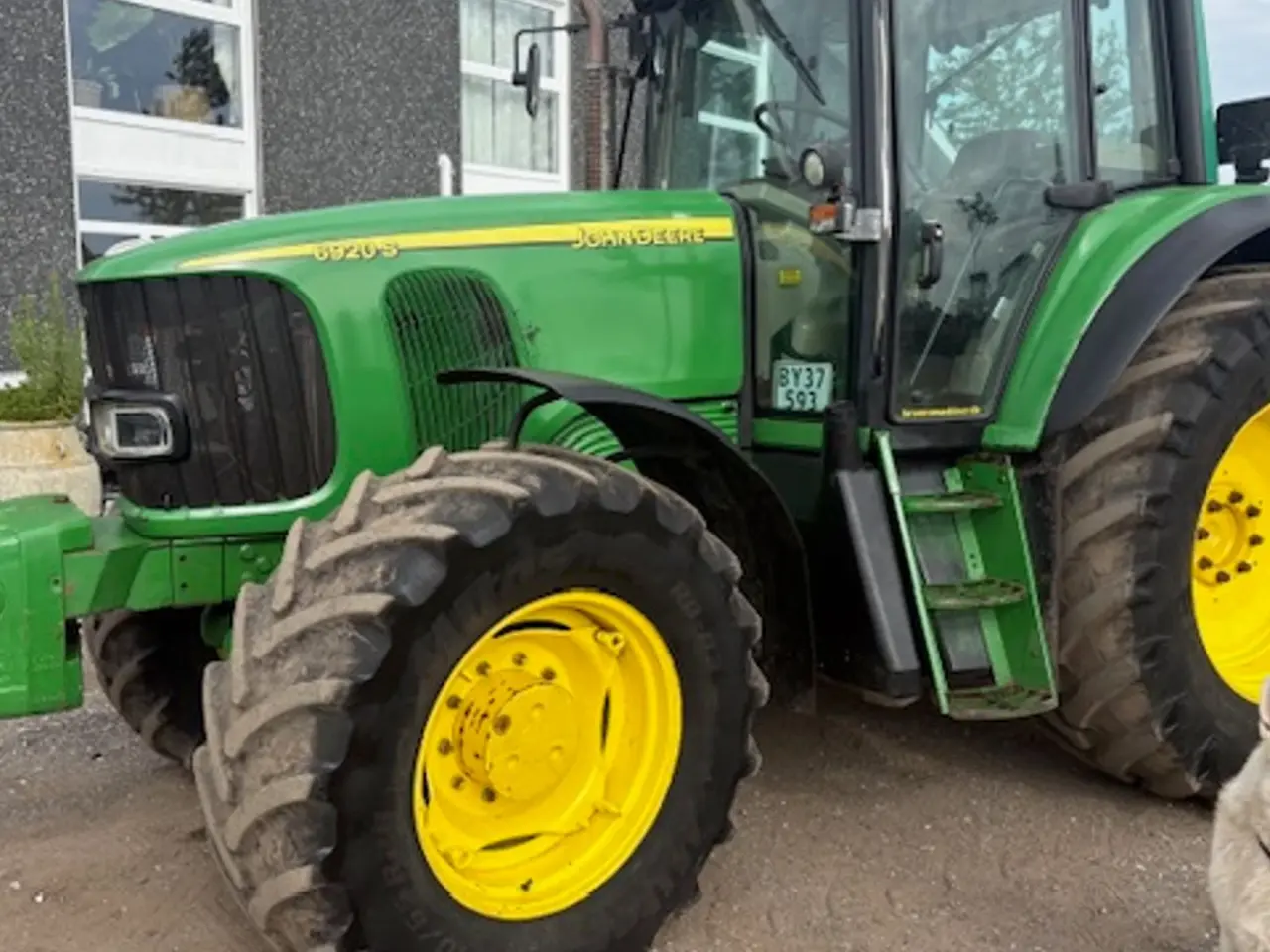 Billede 1 - - - - Traktor udlejes kun 150 kr/time min 4 timer dagligt