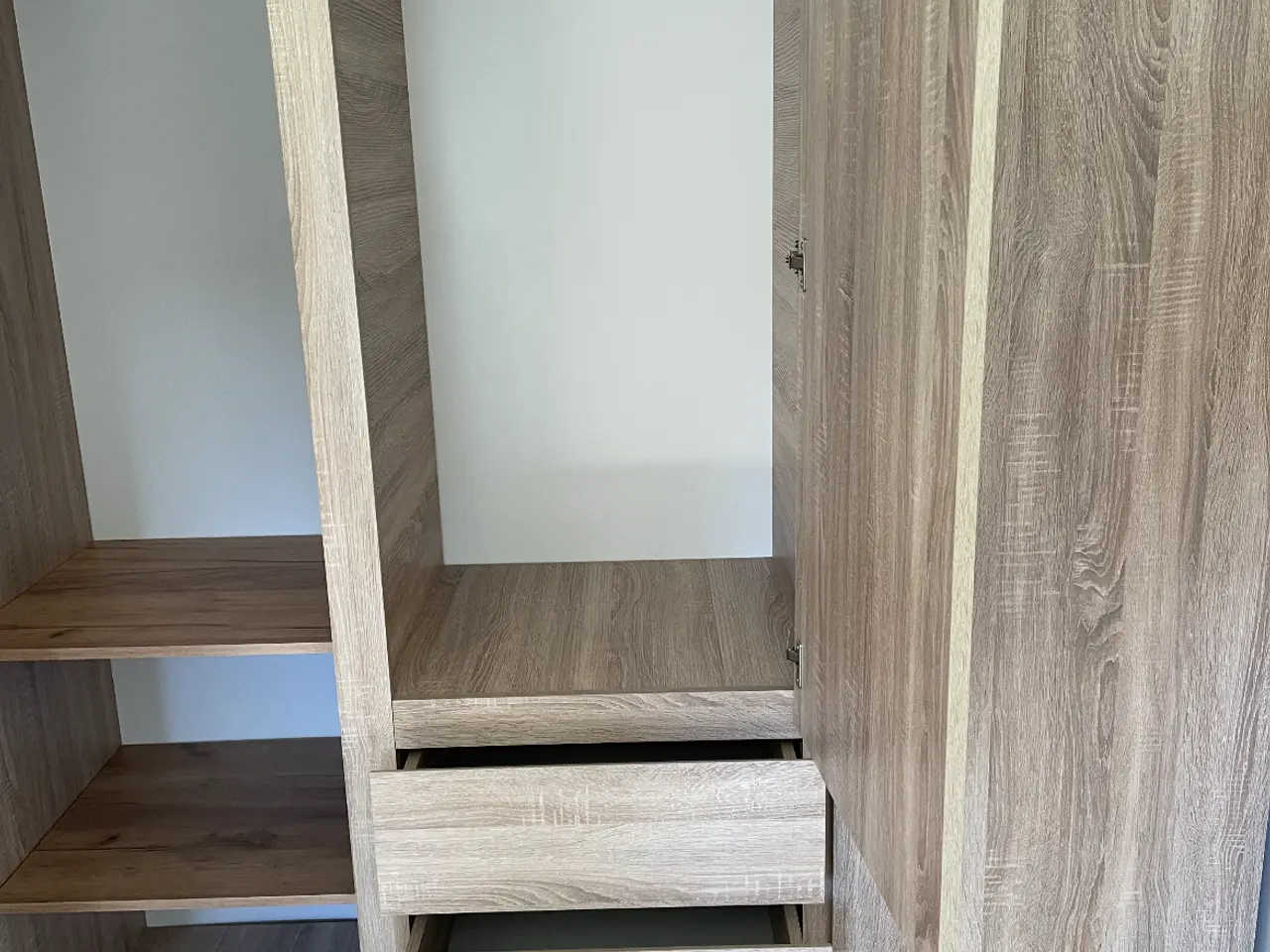 Billede 2 - Garderobe skab gi et bud
