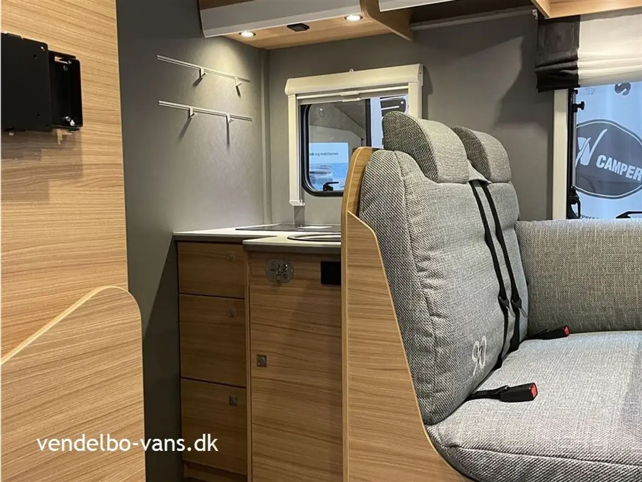 Billede 19 - 2024 - Dethleffs Just T 7052 DBM - 90 Year   Fritstående dobbeltseng med ekstra  stor garage neden under