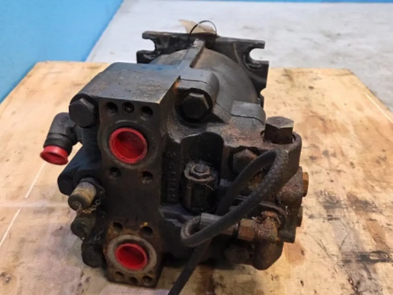 Billede 11 - New Holland CR9.90 Hydrostatmotor 84819681
