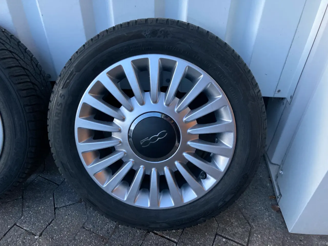 Billede 5 - Brugte originale Fiat 500 Lounge fælge helårshjul