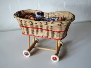 Gammel dukkevogn, 30 cm