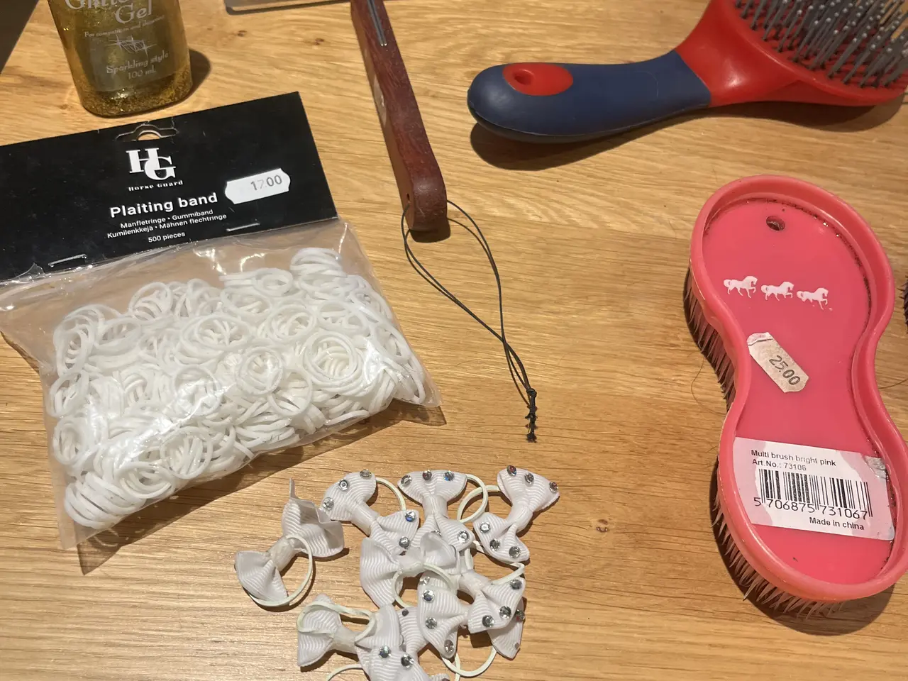 Billede 3 - Pakke med strigler og plejeudstyr