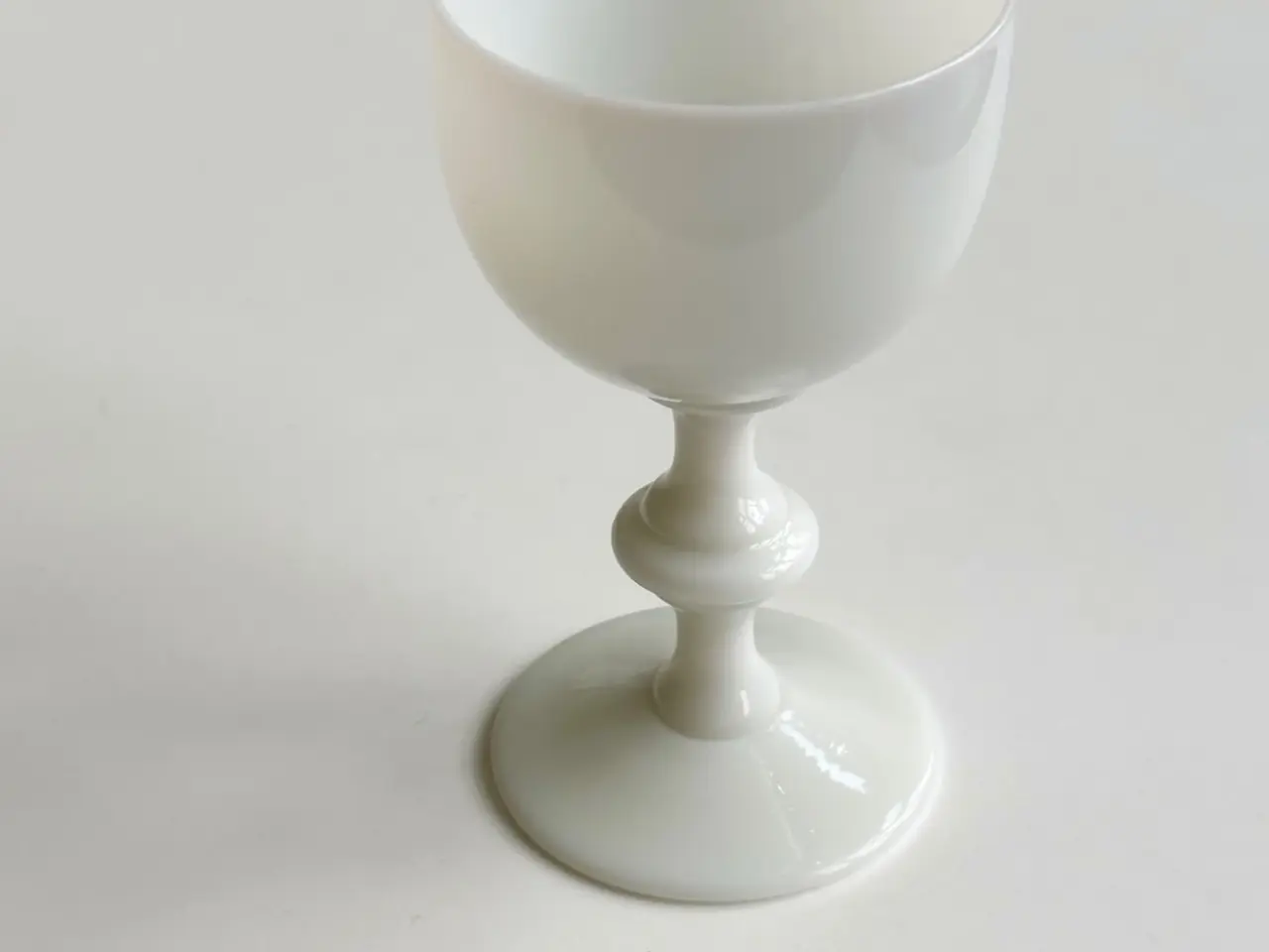 Billede 4 - Vinglas, hvid opalineglas