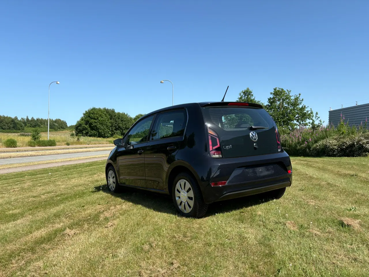 Billede 5 - VW UP med lavt km tal. 