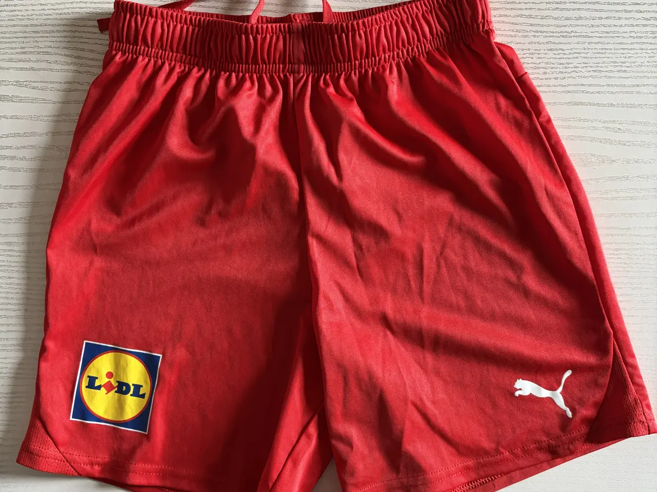 Billede 4 - Sportstøj bluse og shorts Puma str. 152