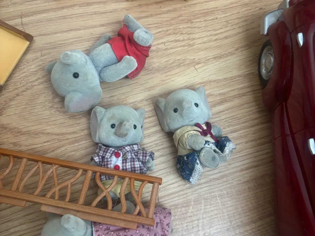 Billede 2 - Sylvanian fam, der er campingvogn og huse
