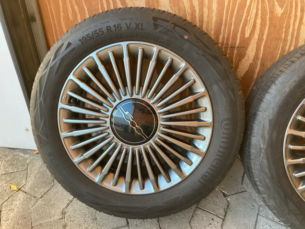 Billede 1 - Originale Fiat 500e fælge & dæk