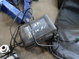Batteri og lader REMS