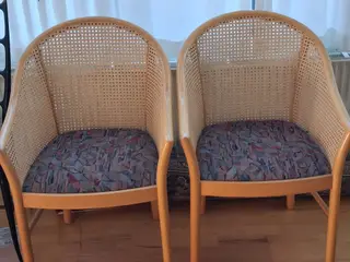 2 fine armstole i bøg med stofbetræk