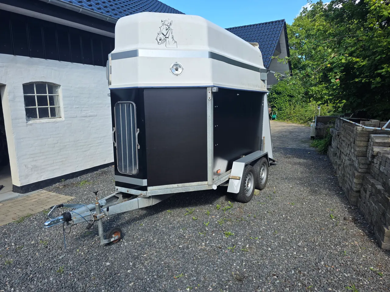Billede 1 - Nysynet, ny-renoveret veteran hestetrailer