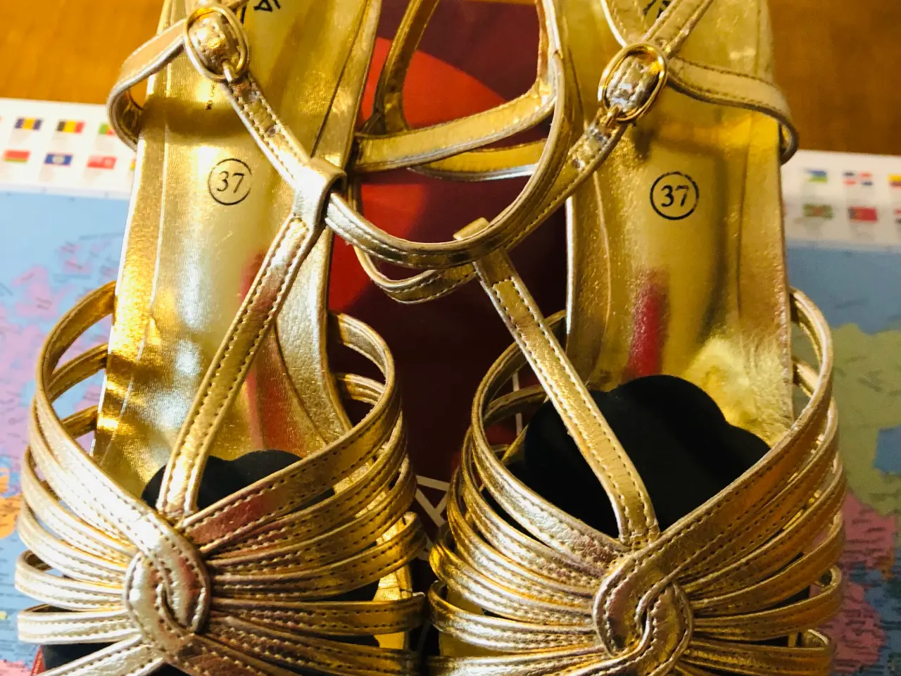 Billede 8 - Pæne blå sko og guld sko