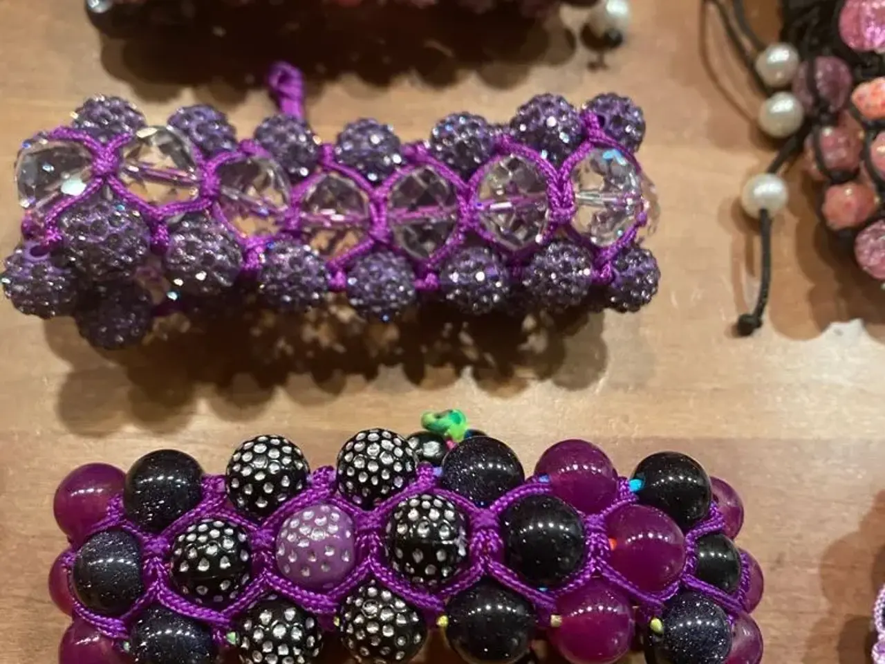 Billede 4 - Flotte nye knyttede armbånd