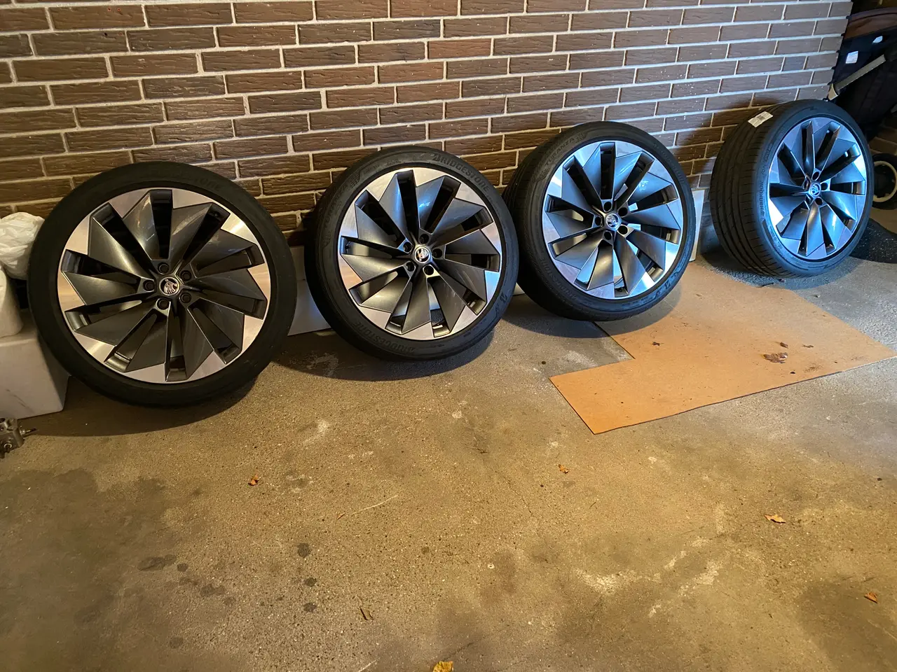 Billede 1 - 21" originale fælge til Skoda Enyaq med sommerdæk
