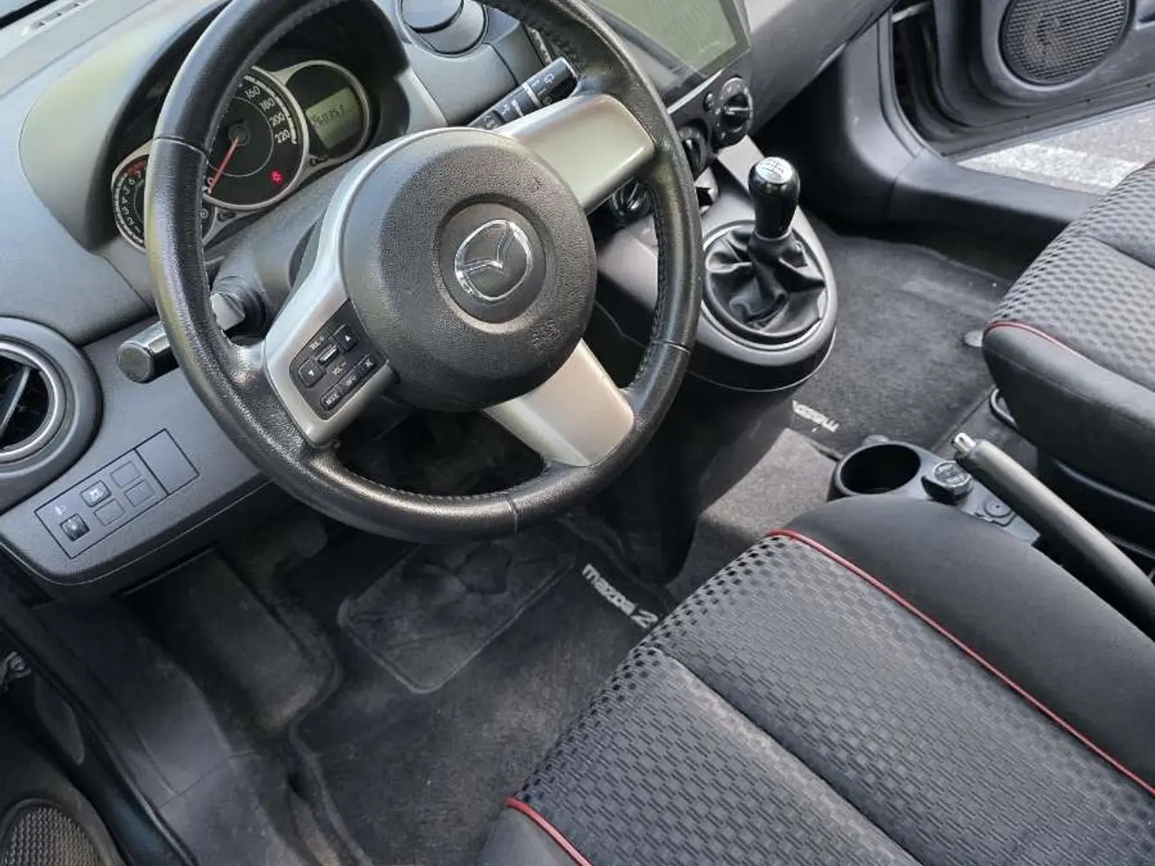 Billede 5 - Pæn Mazda 2