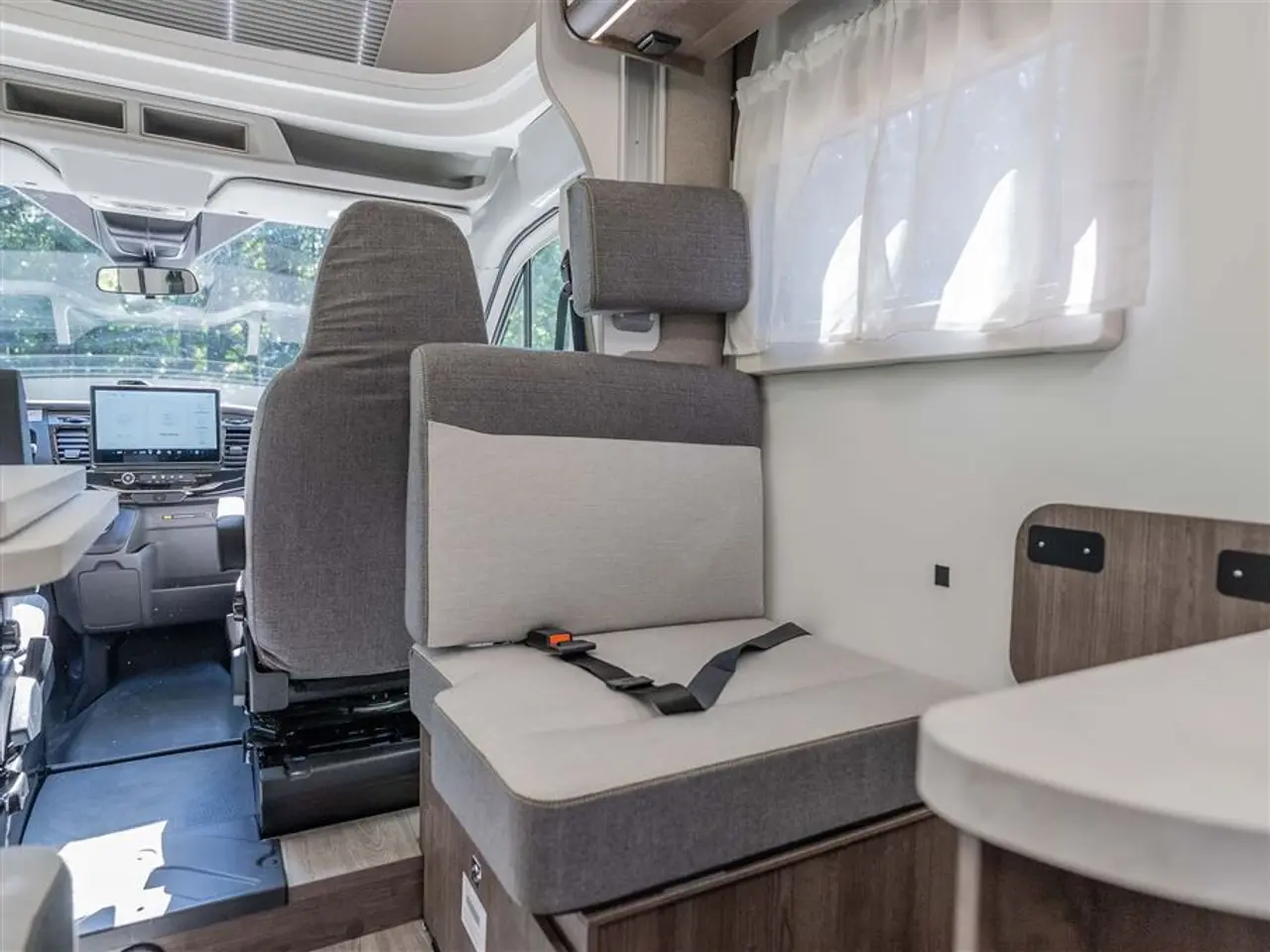 Billede 30 - 2027 - Benimar Tessoro T463 UP Automat gear - Dieselfyr - 12V kompressor køl - 200W solcelle