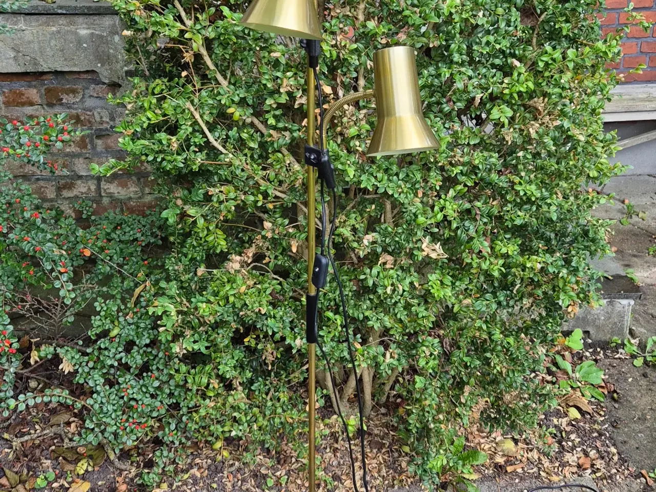 Billede 3 - Flot, unik gulvlampe i messing