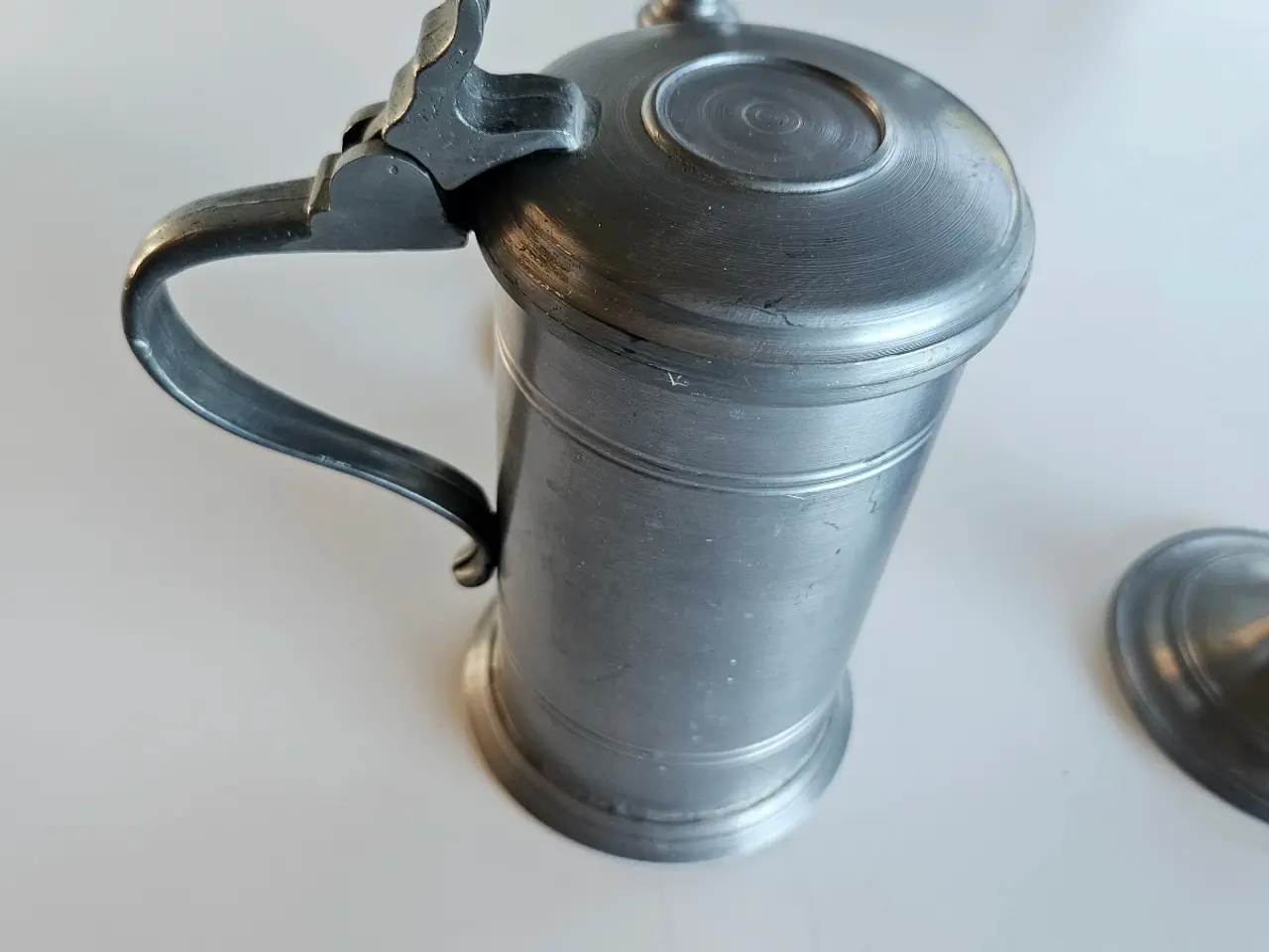 Billede 4 - Dansk retro tinsæt: Kraftigt tinkrus med låg & 2 l