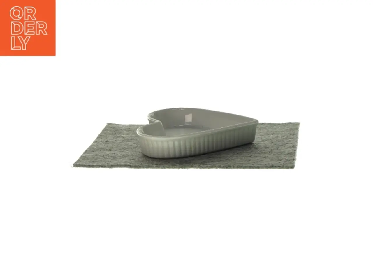 Billede 3 - Hjerteformet fad fra Stel Kompagniet (str. 13 X 14 cm)