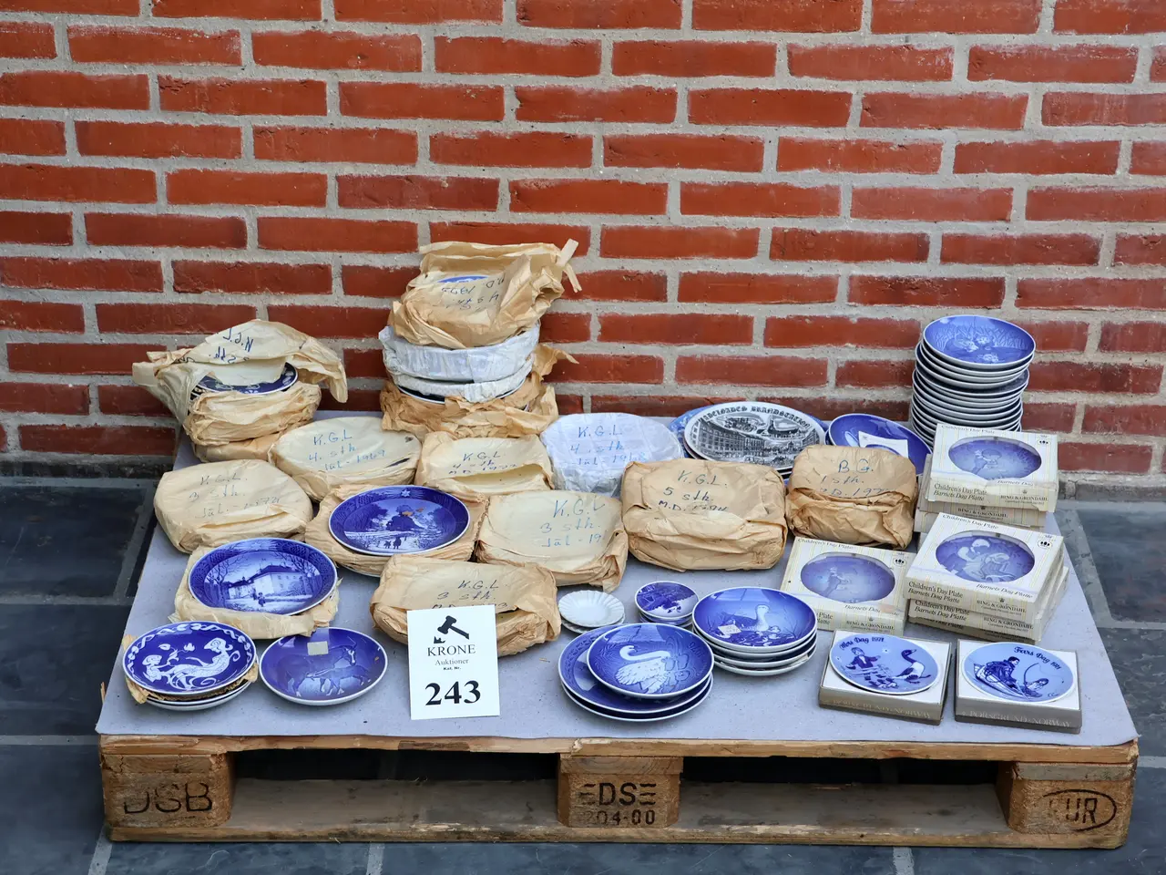 Billede 1 - Ca 105 Stk Royal Copenhagen platter.