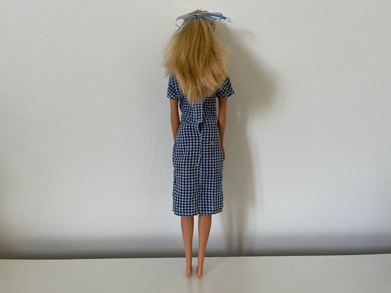 Billede 3 - Barbie dukke inkl. indkøbsvogn og køkkenbord