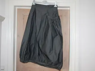 Sarah Pacini grå nederdel size 0. Livv. 70 cm.