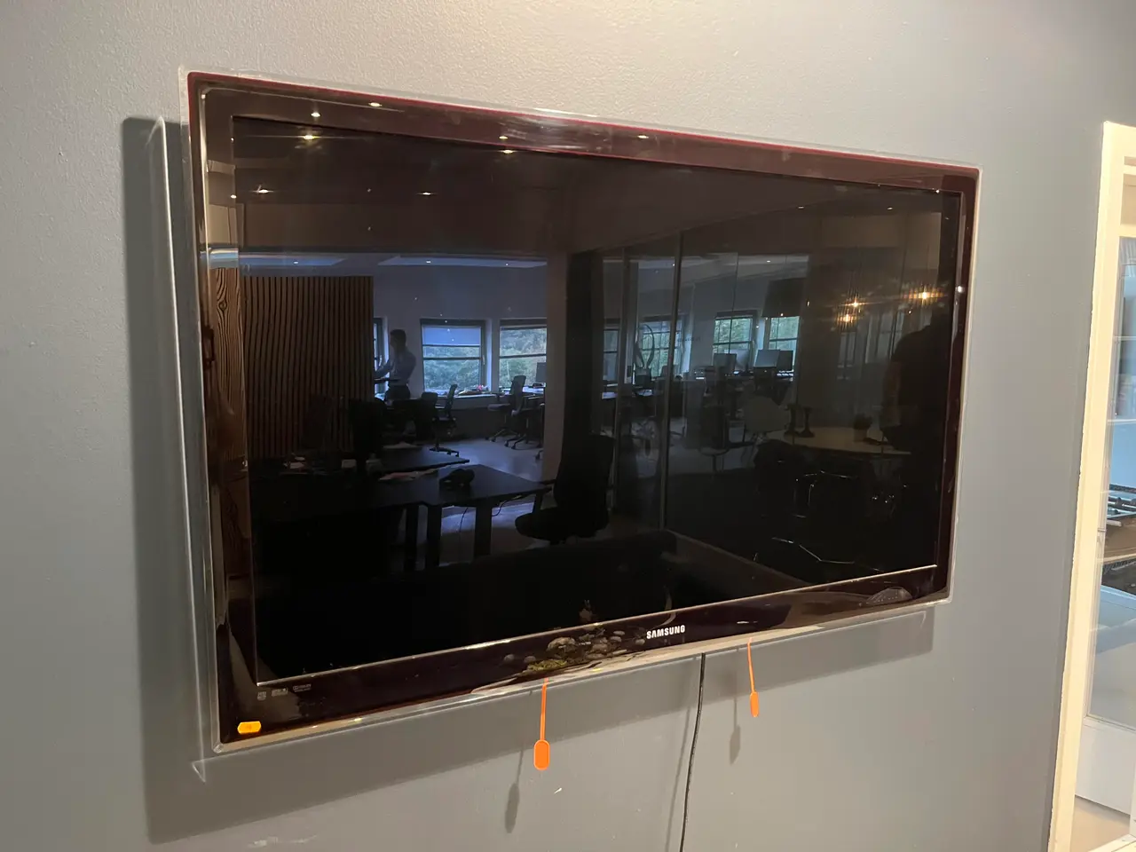 Billede 1 - Fjernsyn SAMSUNG 45" inkl. ophæng