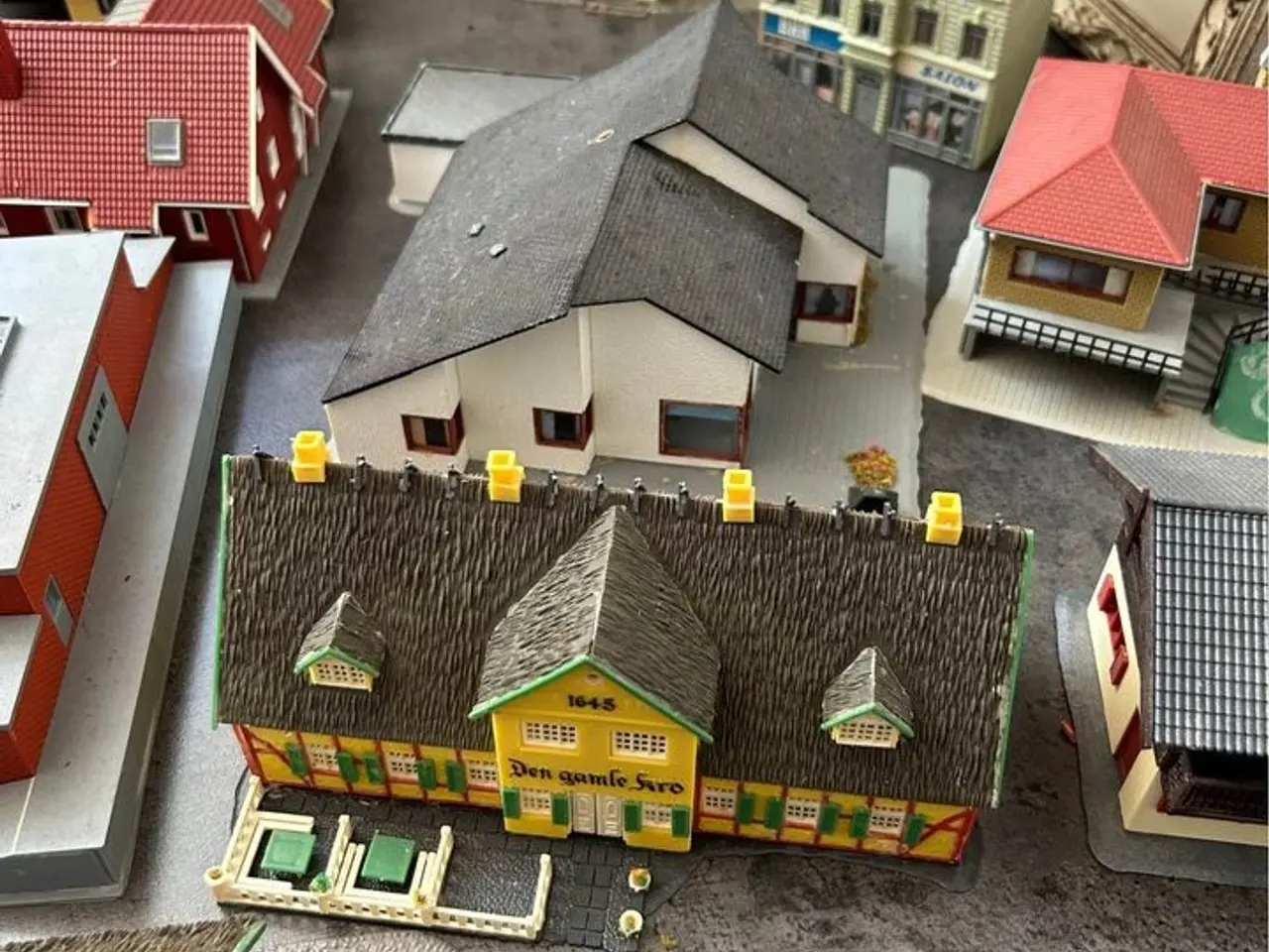 Billede 8 - Marklin Tog m. landskab.