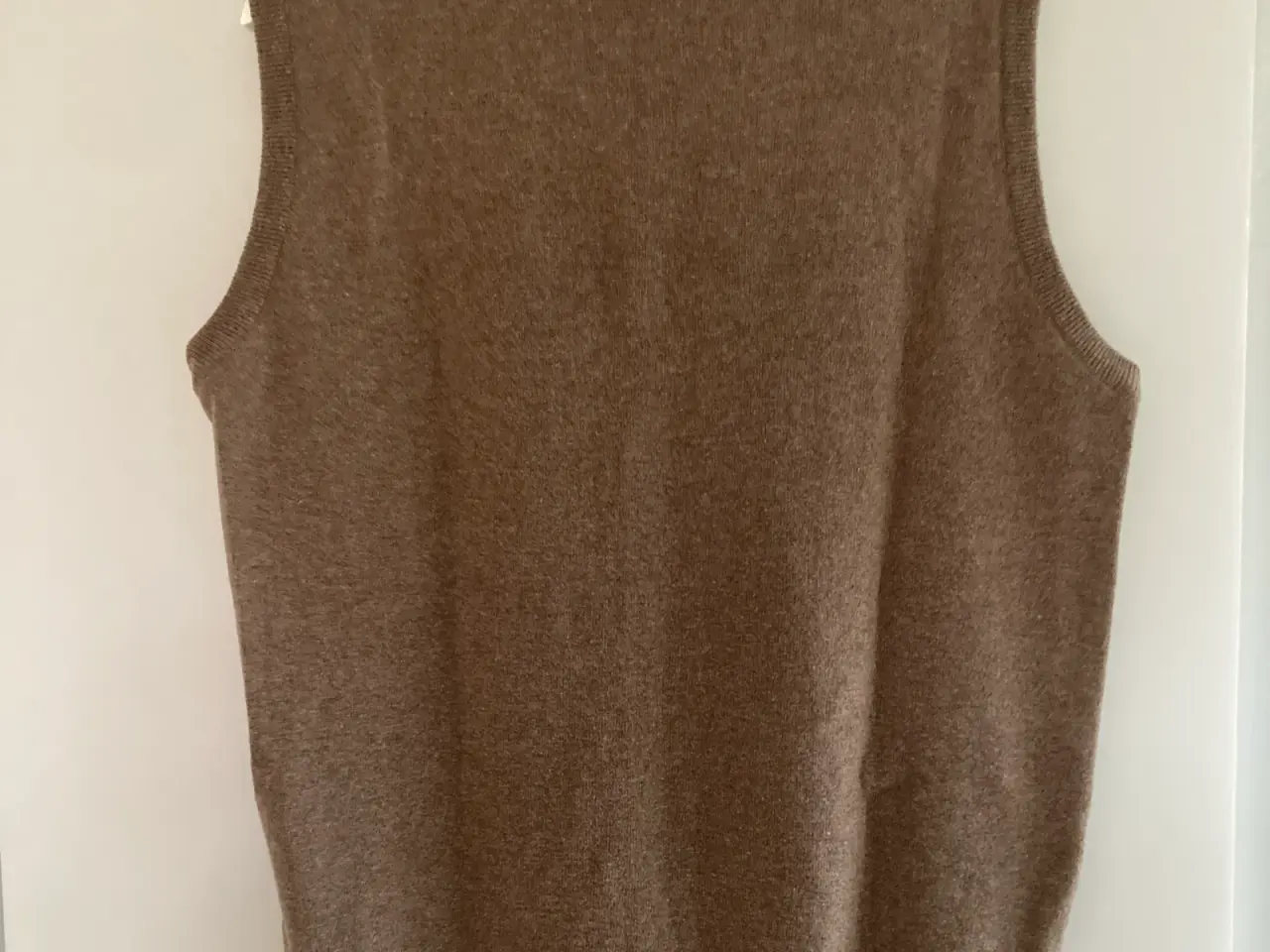 Billede 2 - Clipper brun herre strikvest i Merino uld str L.