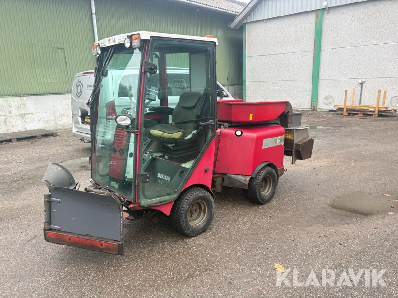 Billede 1 - Redskabsbærer Timan VPM 3400 med saltspreder og plov