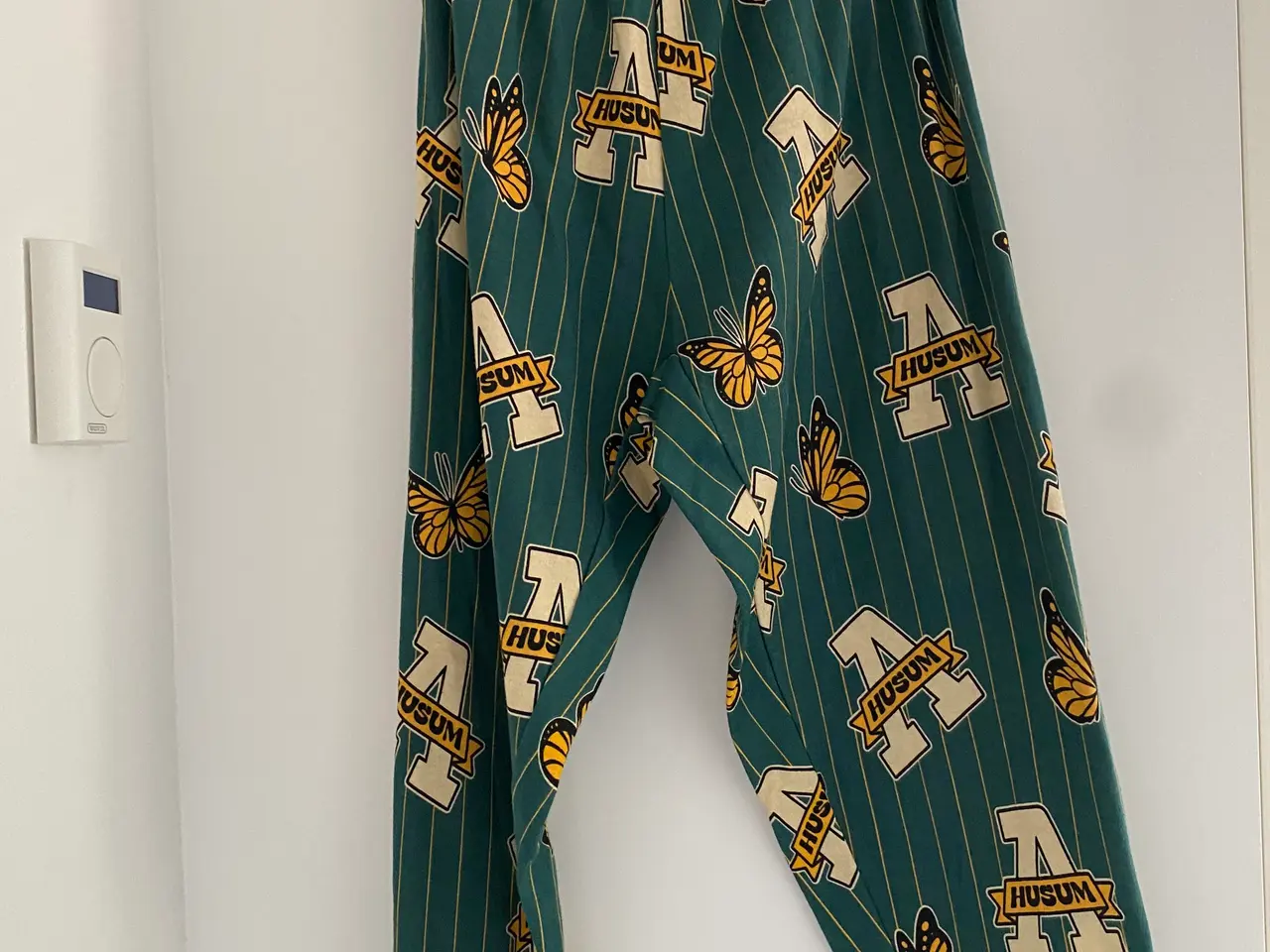 Billede 2 - Lækker Pyjamassæt - nyt med tags 