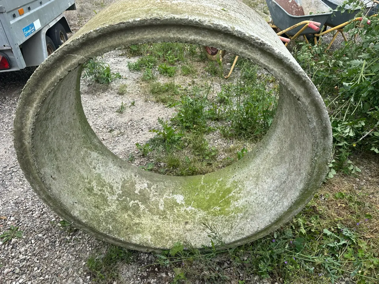 Billede 3 - Brøndring, Beton rør/ring diameter 112 cm