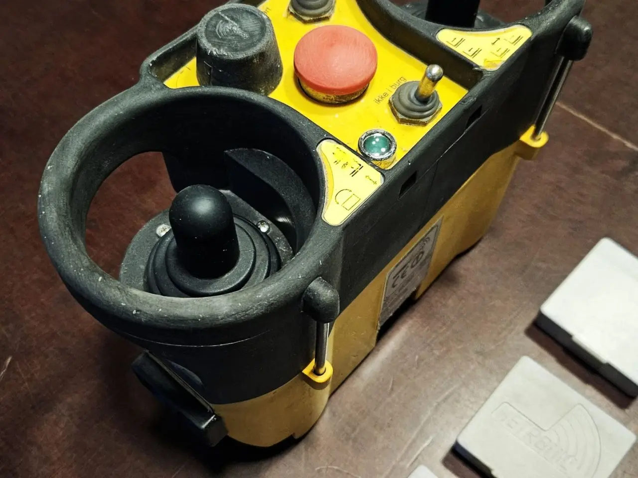 Billede 1 - Manitou Fjernbetjening / HETRONIC / inkl. 3 batterier / pæn og ordentlig stand