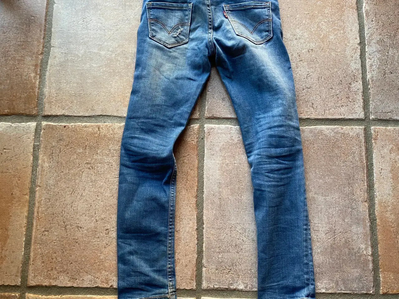 Billede 2 - Levis cowboybukser str. 128 mm