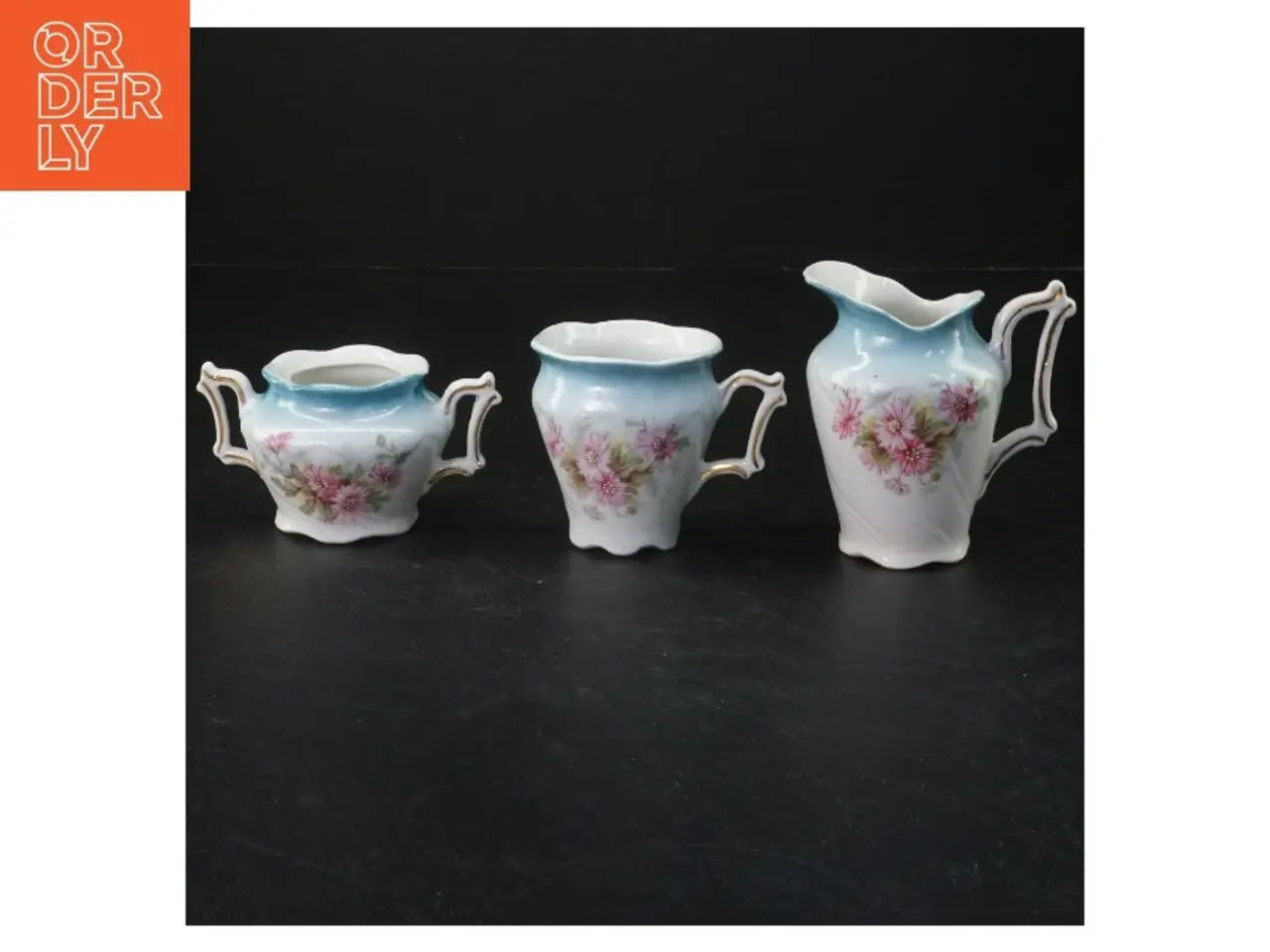 Billede 1 - Porcelæns kaffestel med blomstertryk (str. 9,5x5&7x6&8x8 cm)