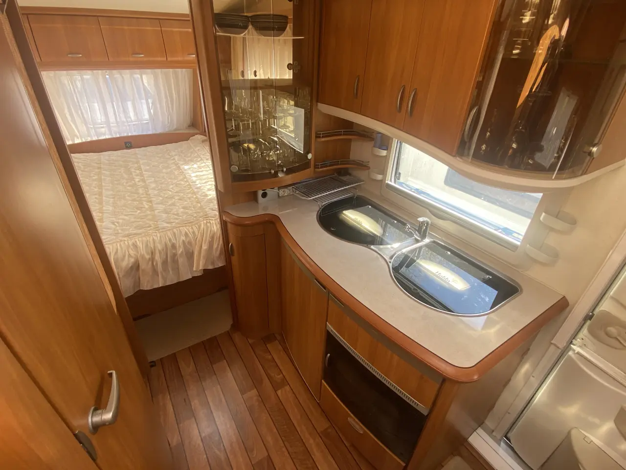 Billede 5 - Flot Hobby med kingsize seng og Aircondition