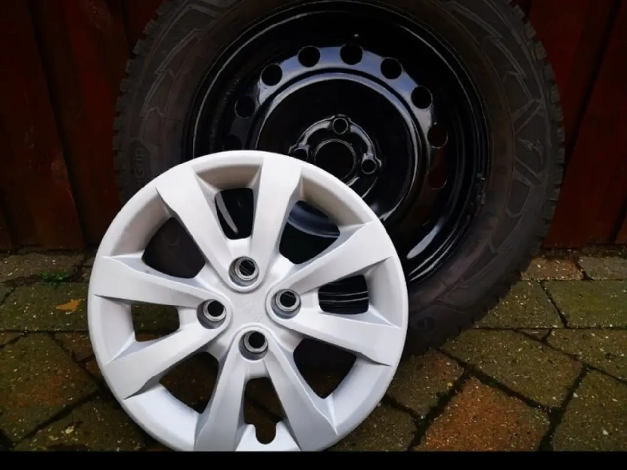 Billede 2 - terdæk,195/65 R15 Goodyear UltraGrip 9 på stålfælg